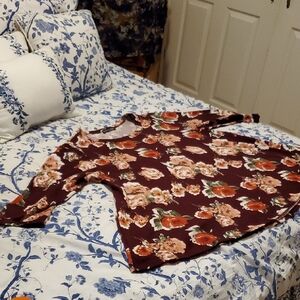 KIM & CAMI 3/4-SLEEVED BUEGUNDY/PINK/GREEN/WHITE/DARK RED FLORAL TUNIC EUC